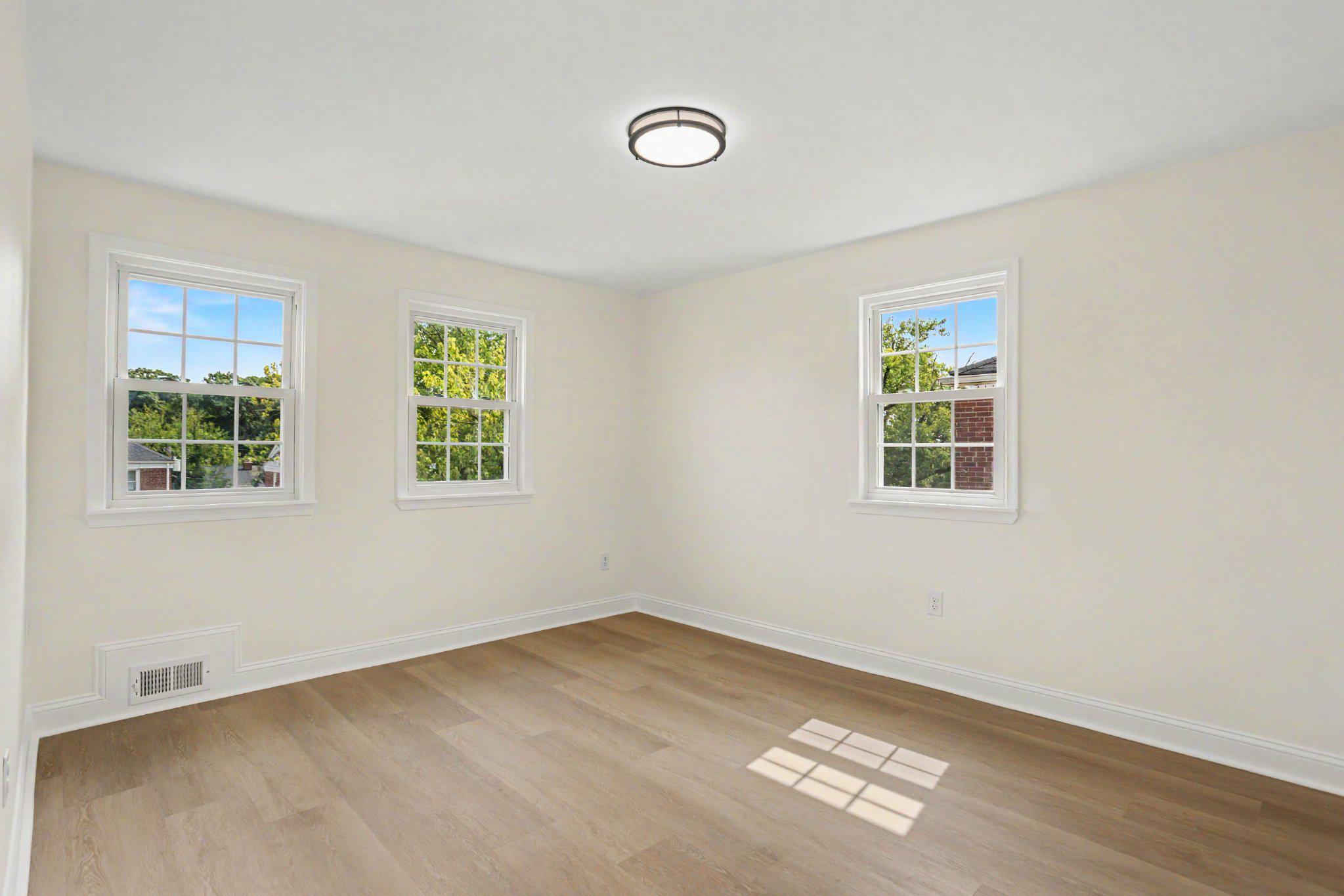 1635 Walterswood Rd Property Photo 11