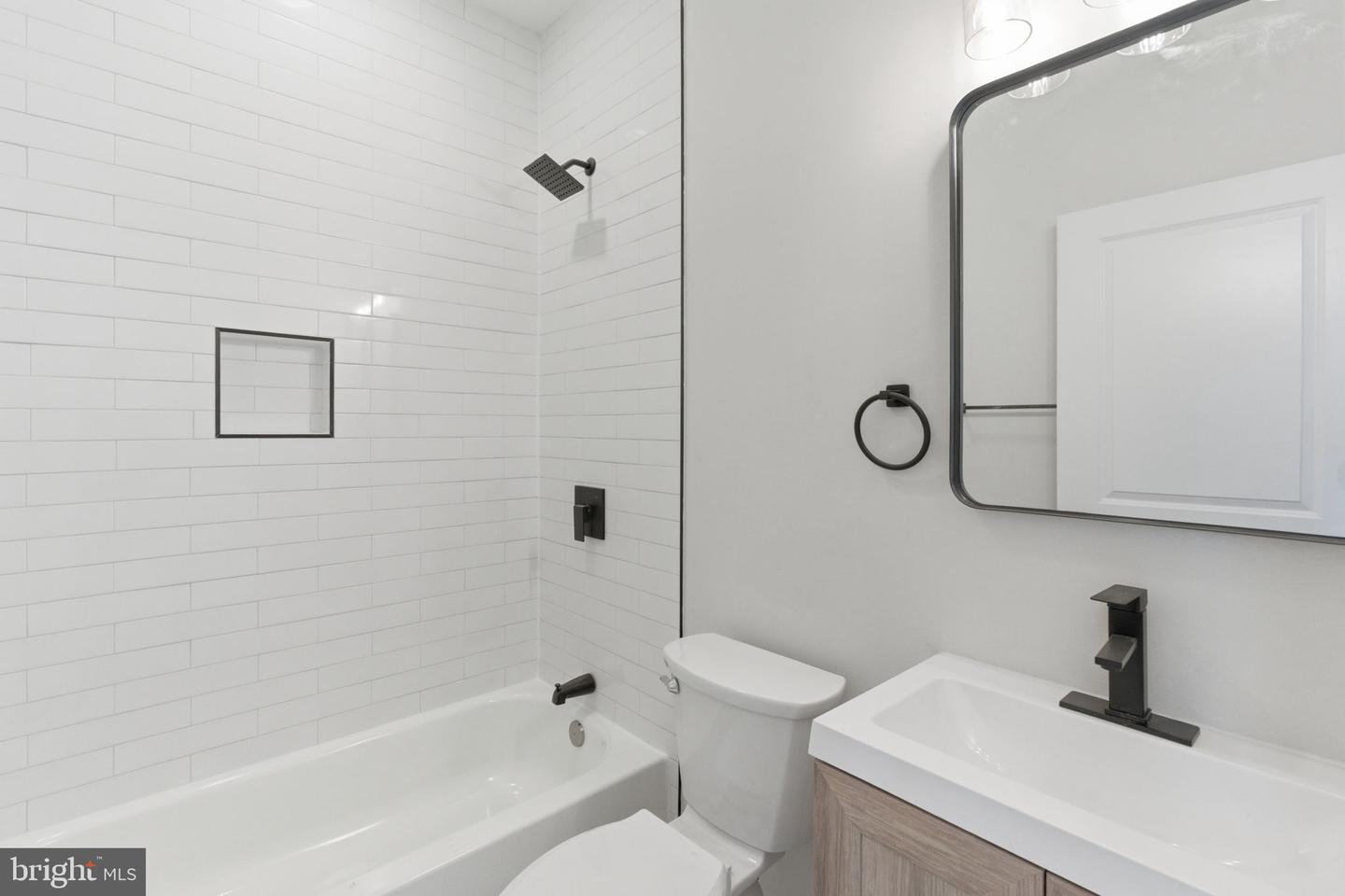 337 S Fremont Ave Property Photo 3