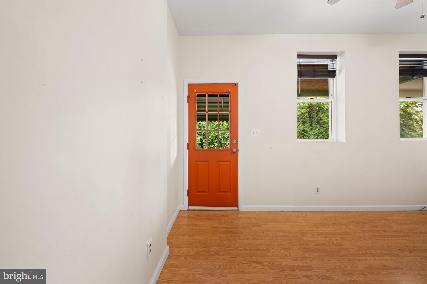 3022 E Darby St Property Photo 4