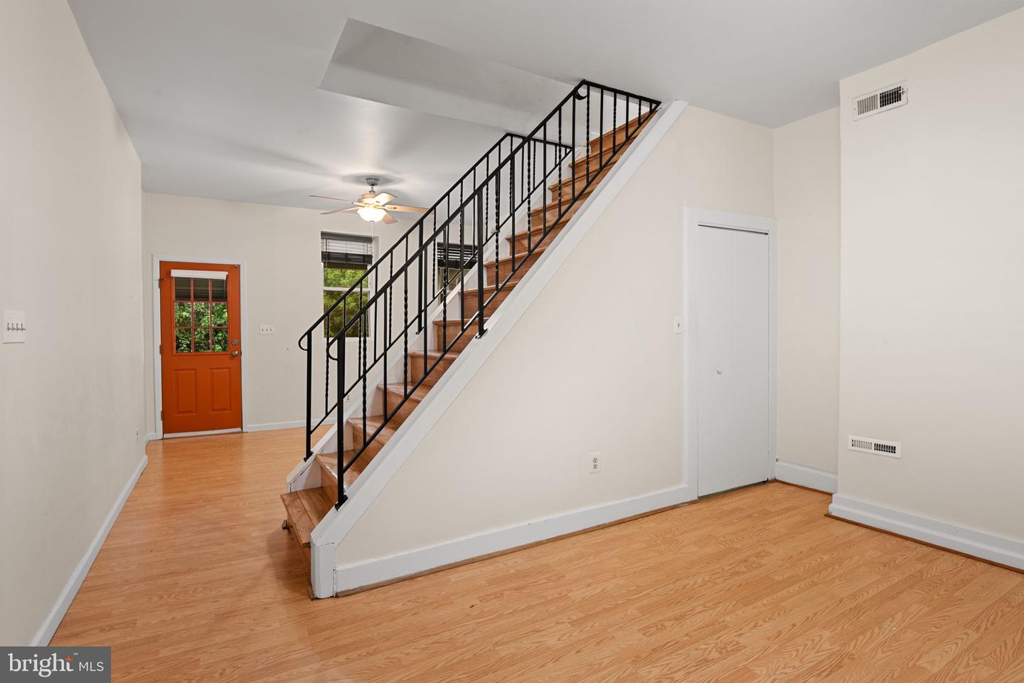 3022 E Darby St Property Photo 6