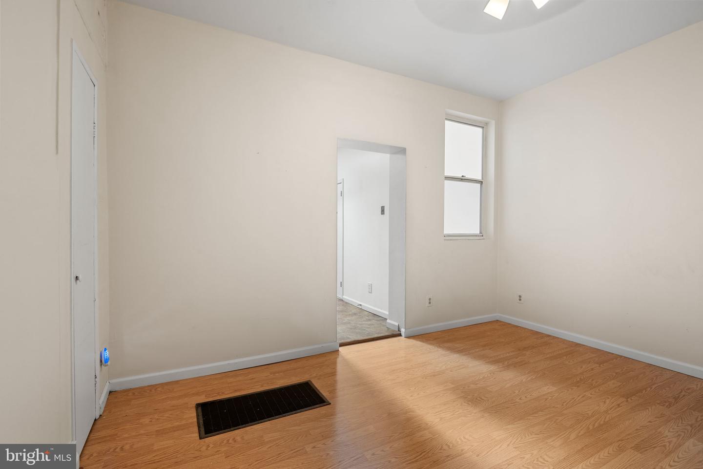 3022 E Darby St Property Photo 9