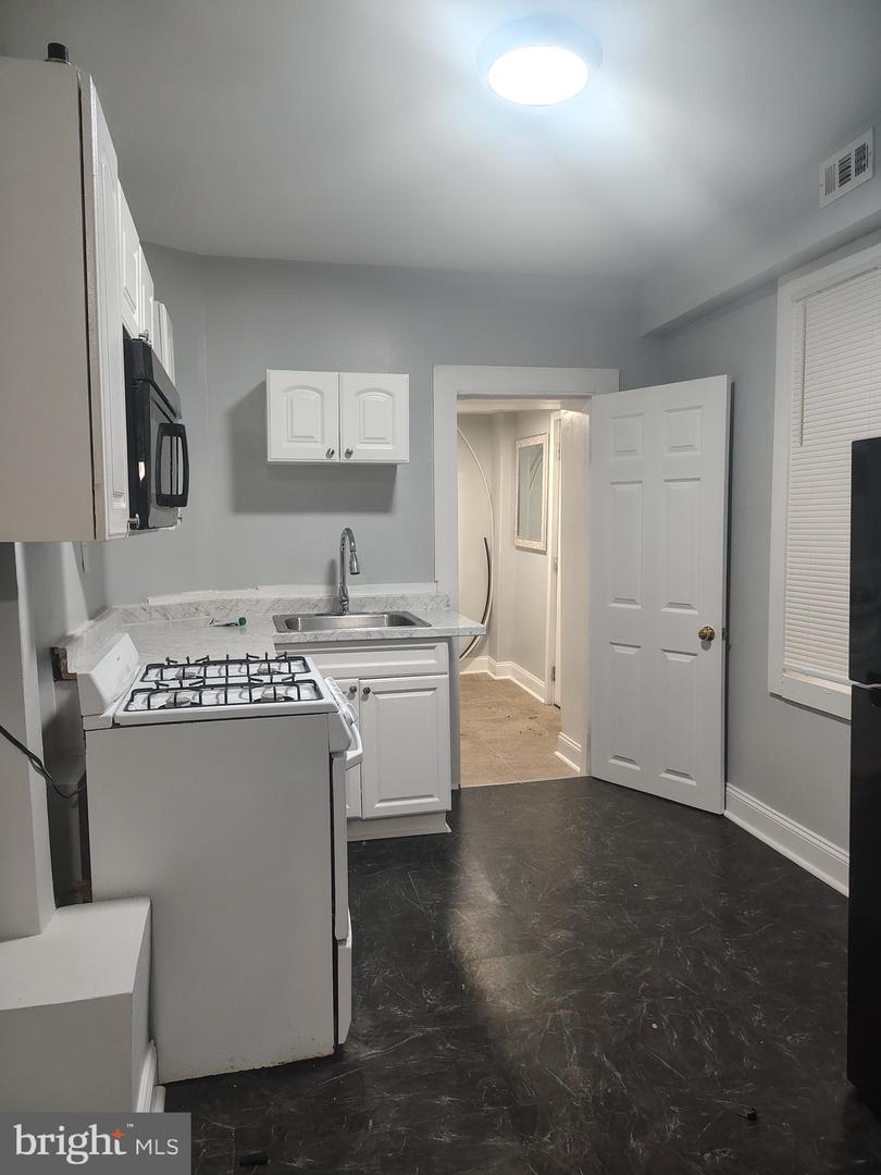 1114 N Bond St #1 Property Photo 6
