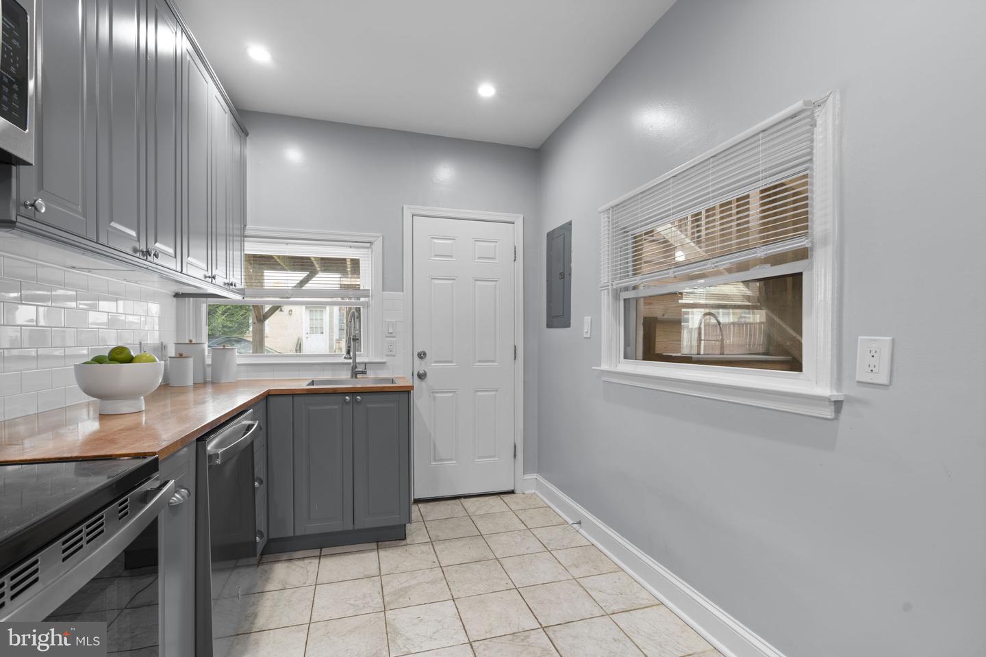 1253 William St Property Photo 14