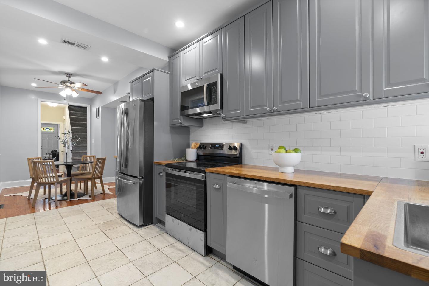 1253 William St Property Photo 15