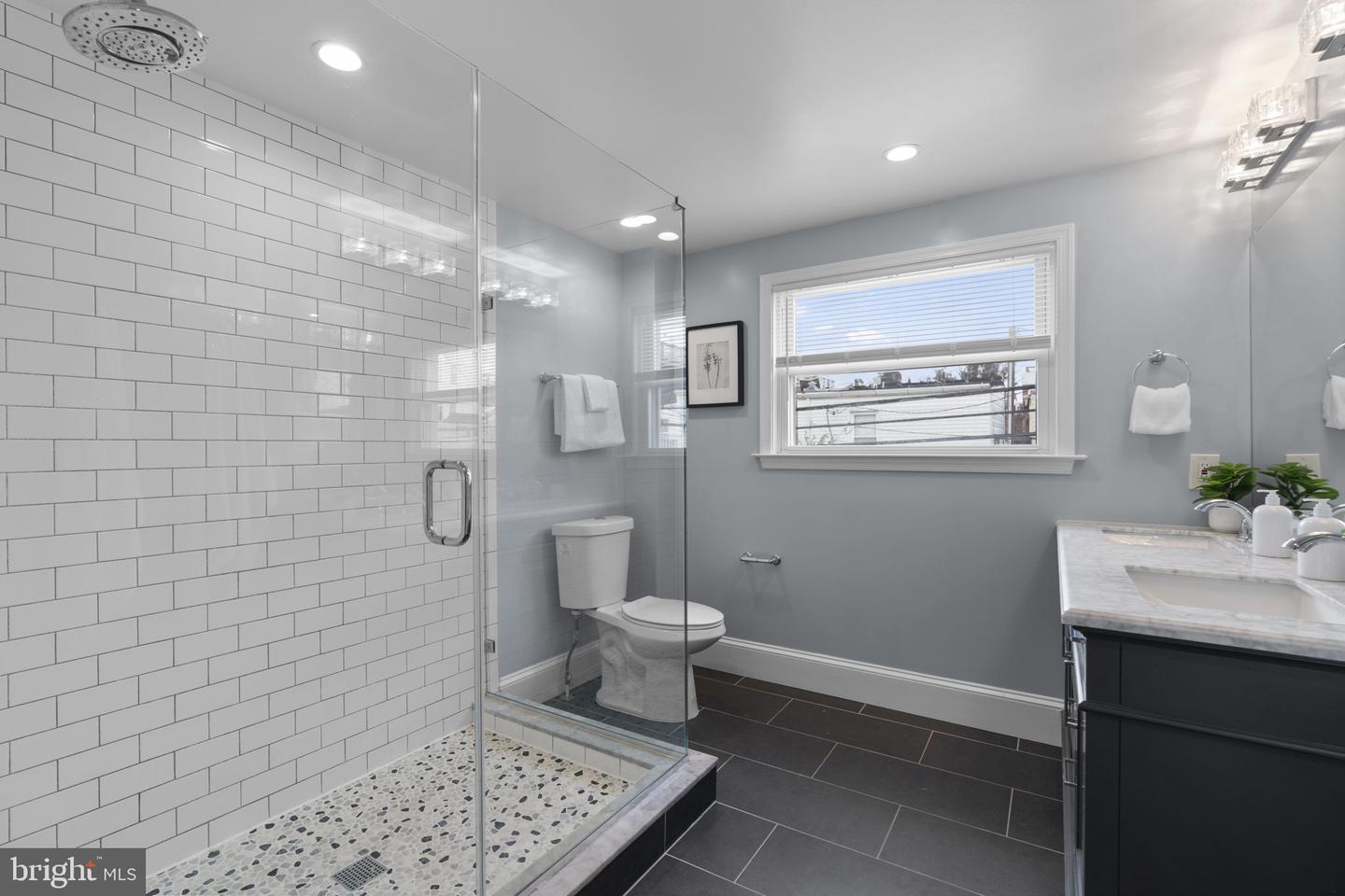 1253 William St Property Photo 23