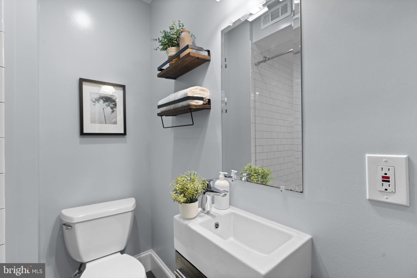 1253 William St Property Photo 27