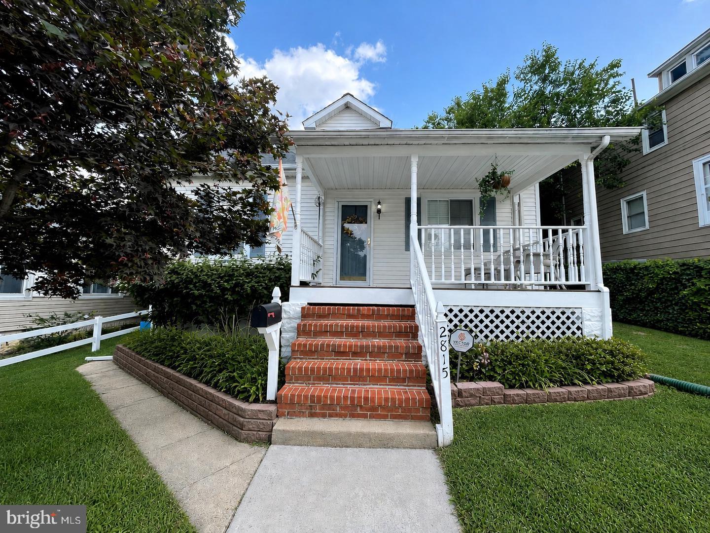2815 Delmont Ave Property Photo 1
