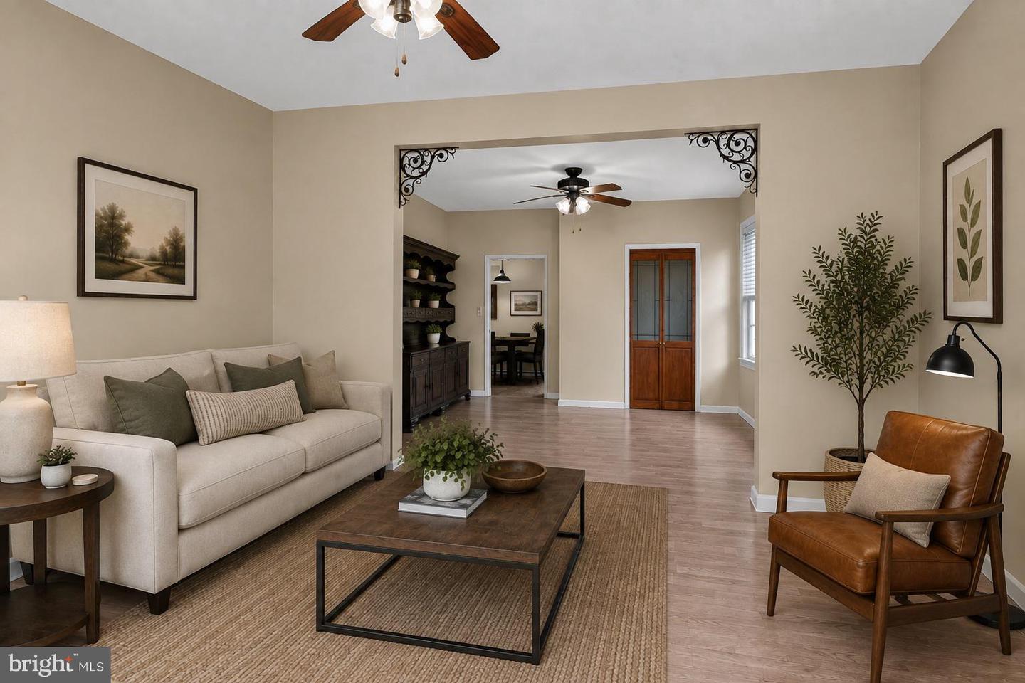 2815 Delmont Ave Property Photo 4