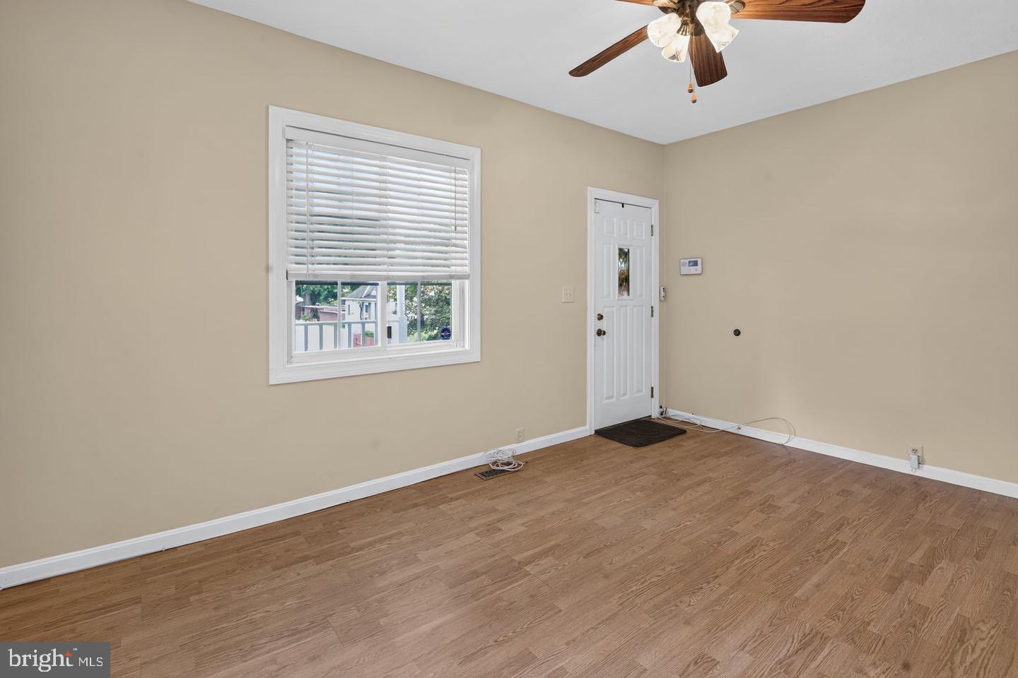 2815 Delmont Ave Property Photo 5