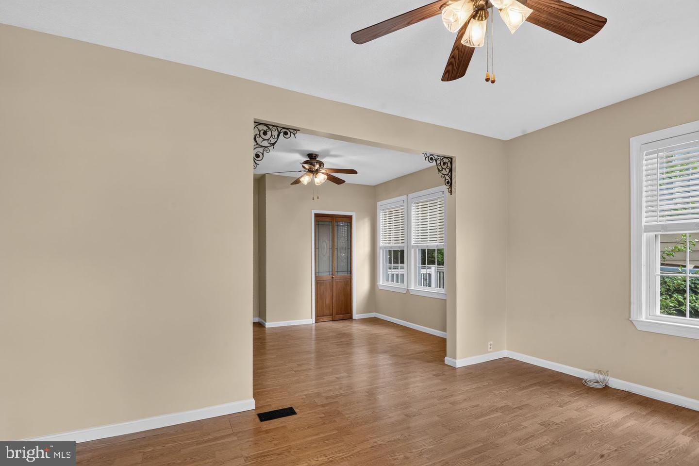 2815 Delmont Ave Property Photo 6