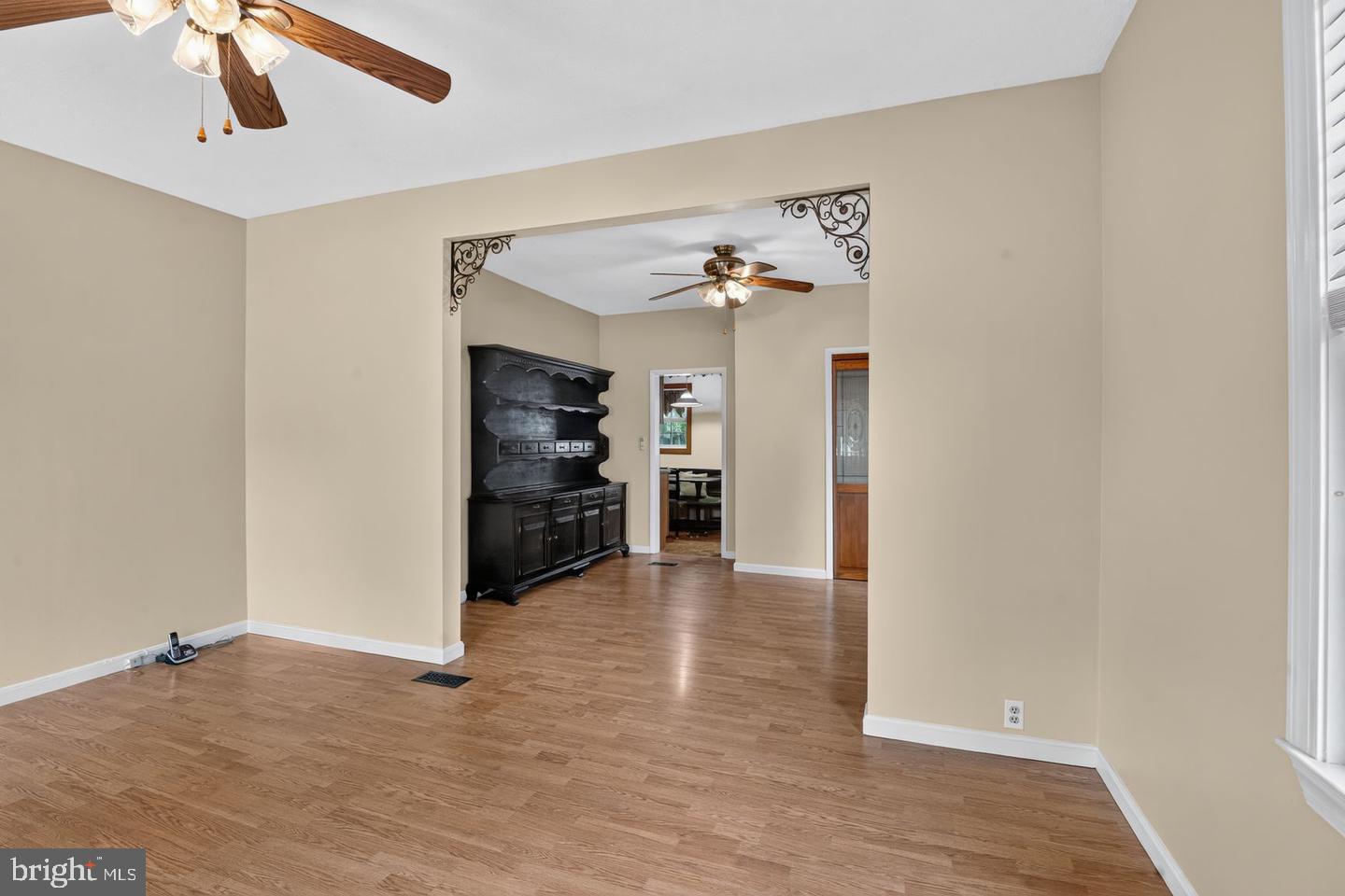 2815 Delmont Ave Property Photo 7