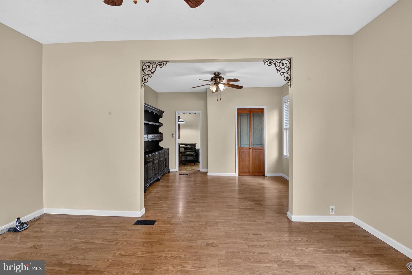 2815 Delmont Ave Property Photo 8