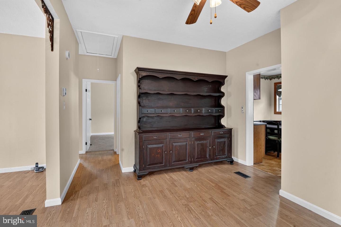 2815 Delmont Ave Property Photo 9