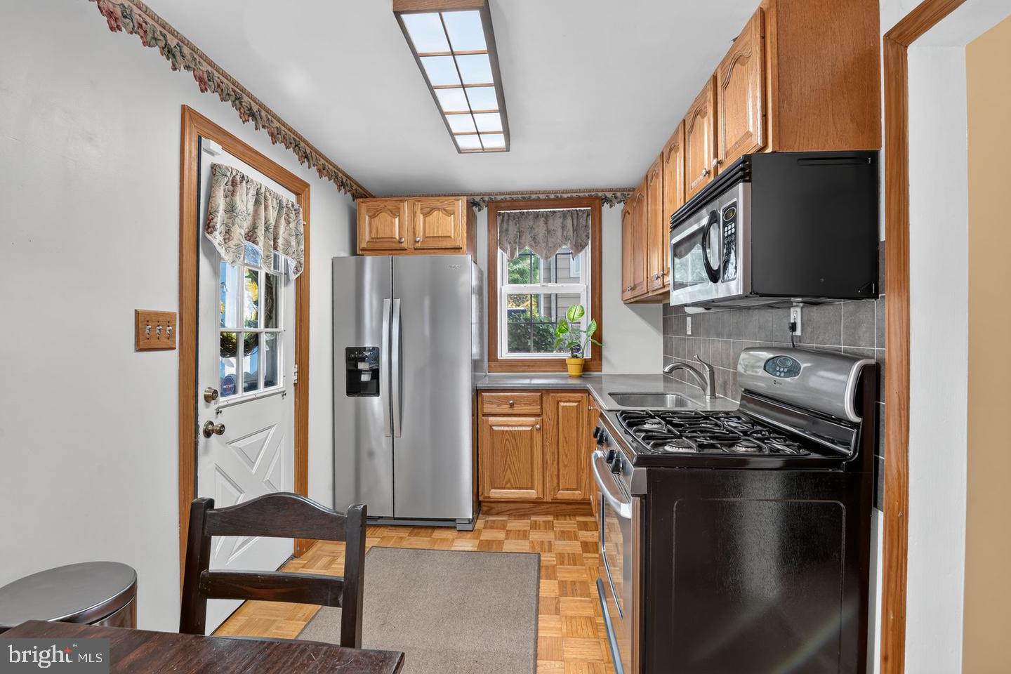 2815 Delmont Ave Property Photo 11
