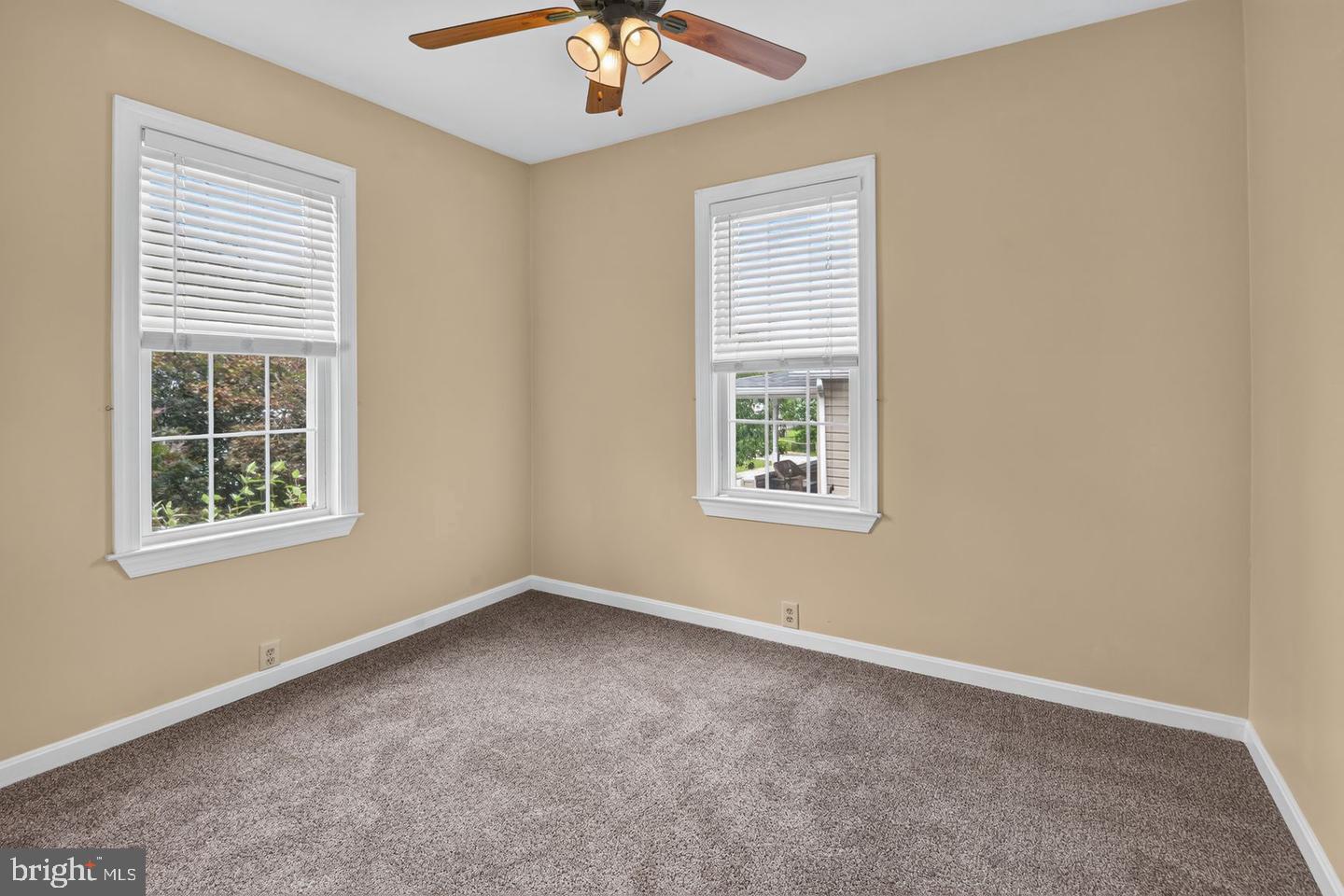 2815 Delmont Ave Property Photo 16