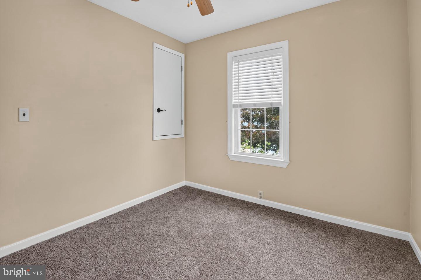 2815 Delmont Ave Property Photo 17