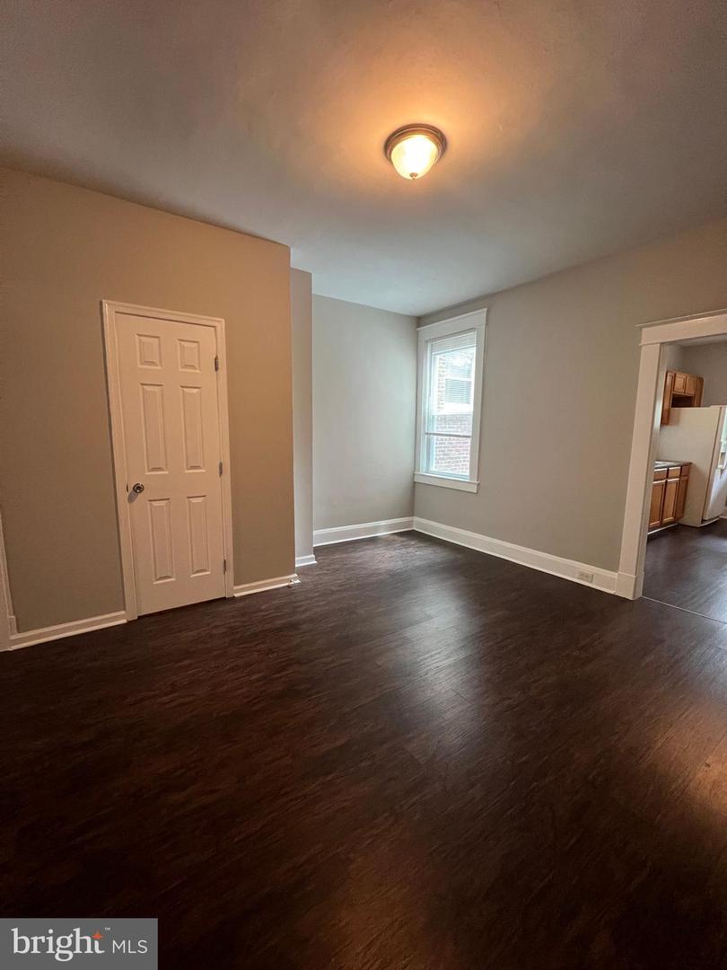 1329 Homestead St Property Photo 5