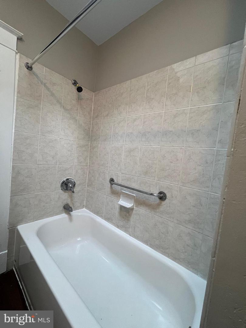 1329 Homestead St Property Photo 15