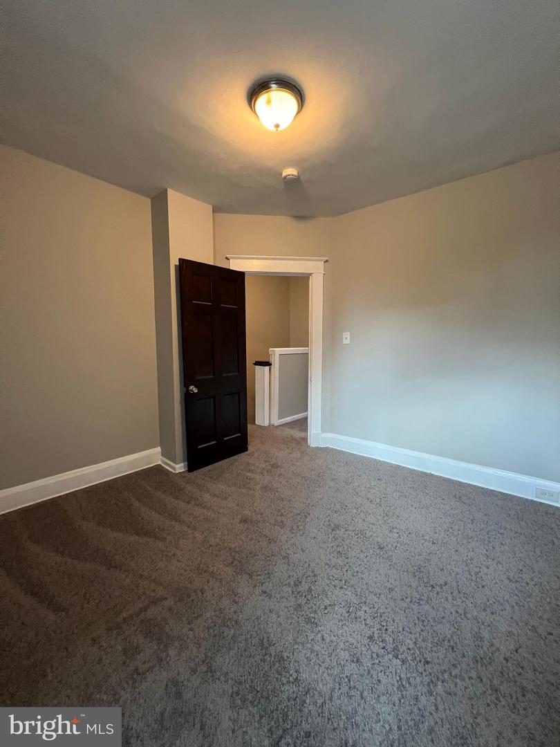 1329 Homestead St Property Photo 17