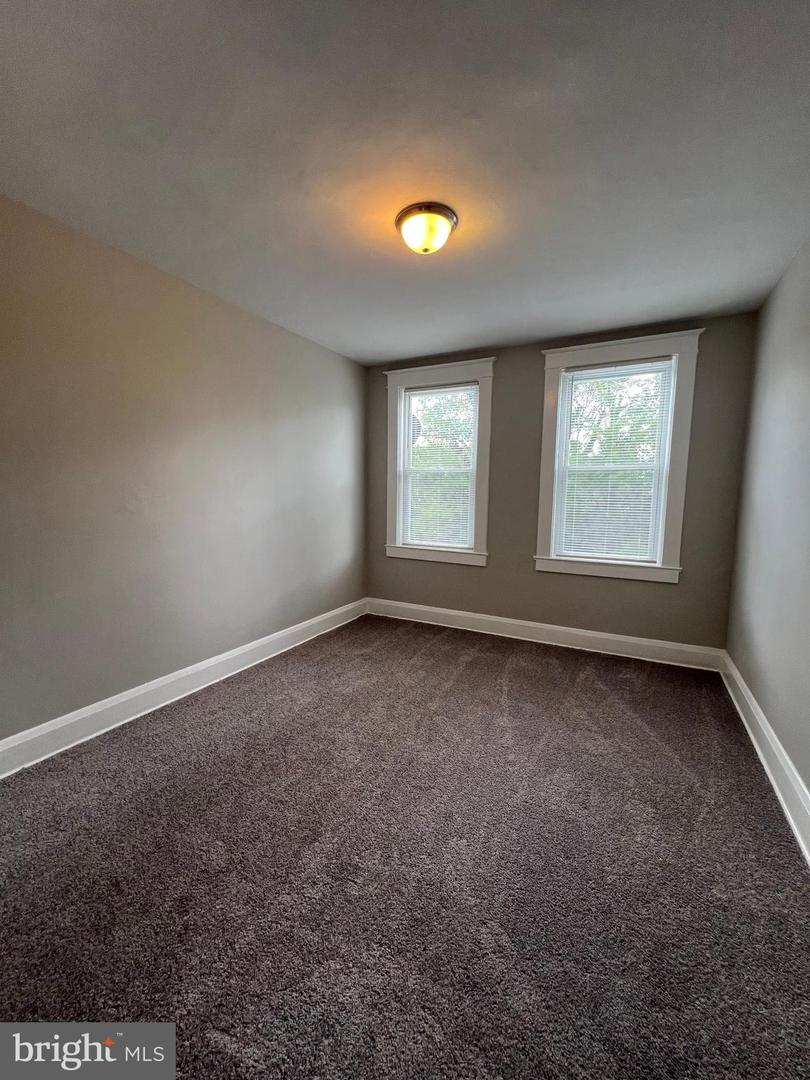 1329 Homestead St Property Photo 18