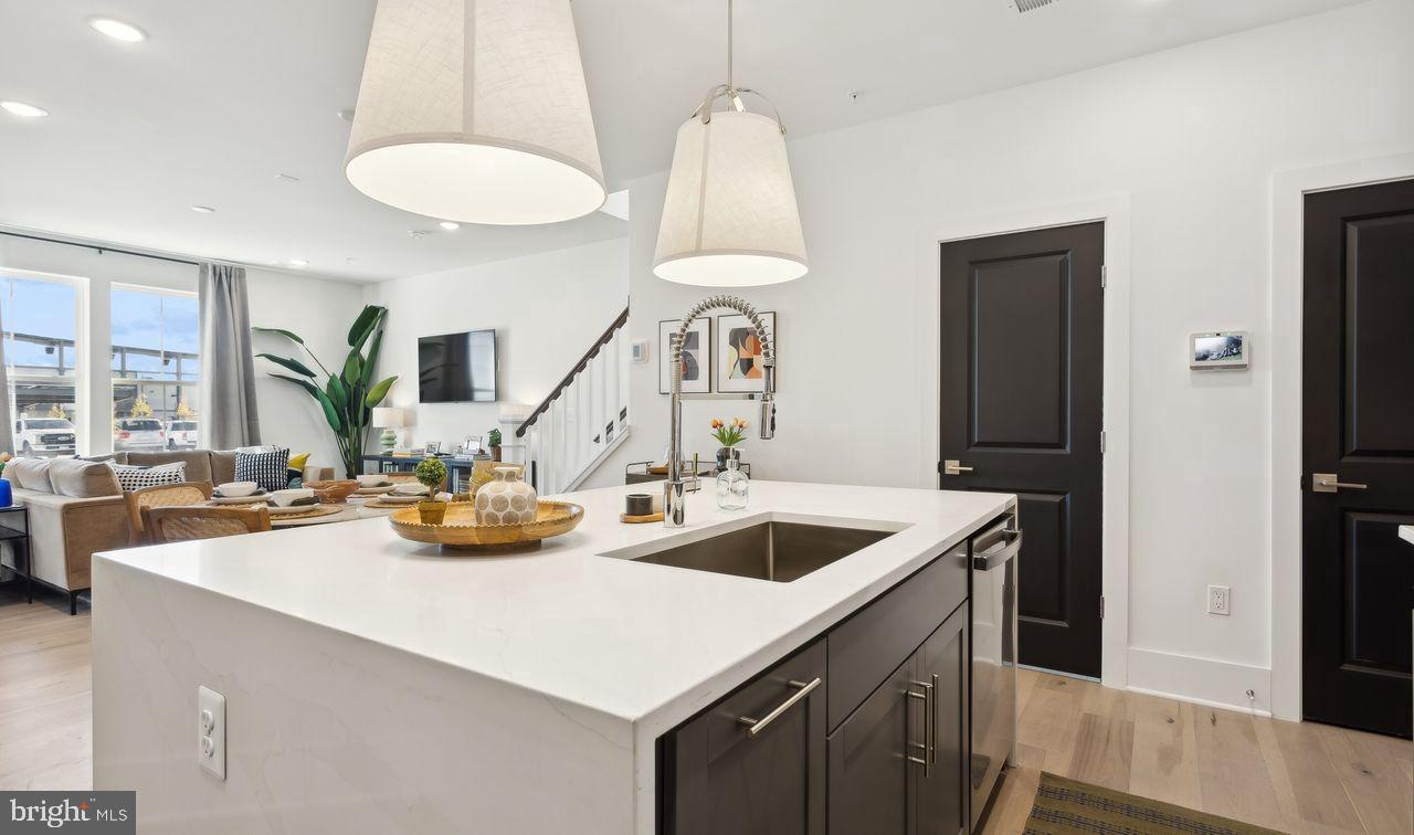 102a Locke St #lot 1016 Property Photo 3