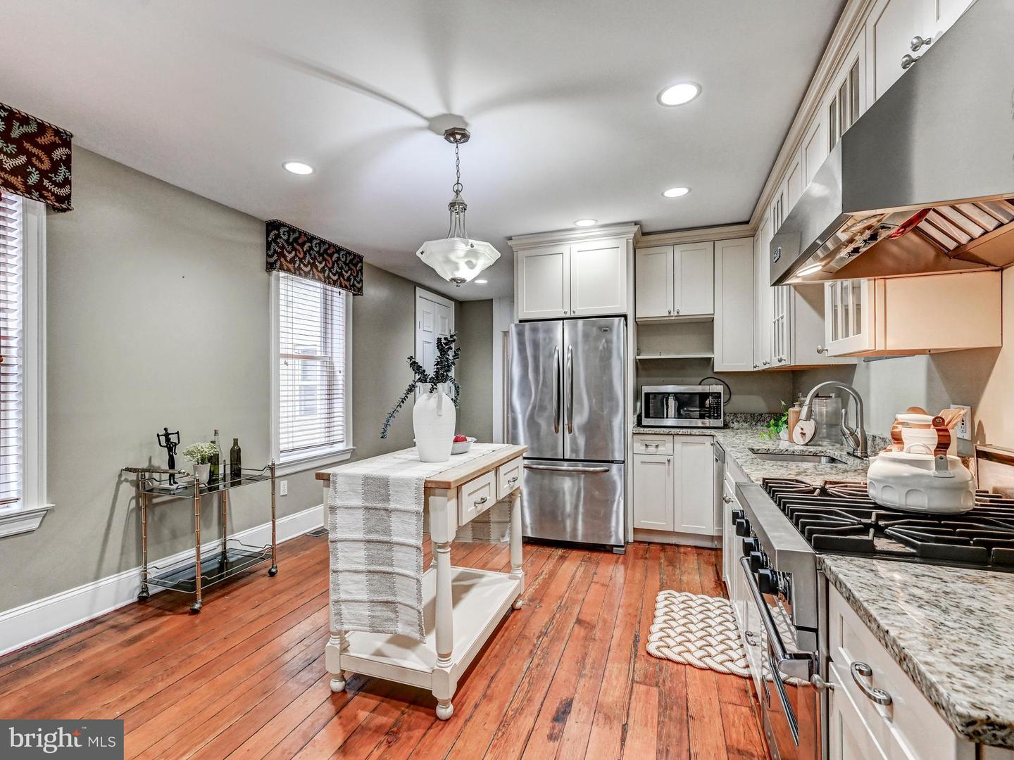 2015 E Pratt St Property Photo 12