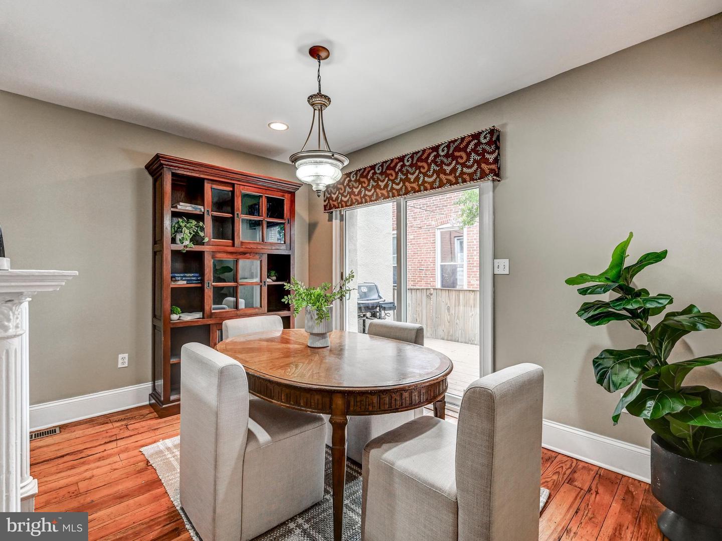 2015 E Pratt St Property Photo 16