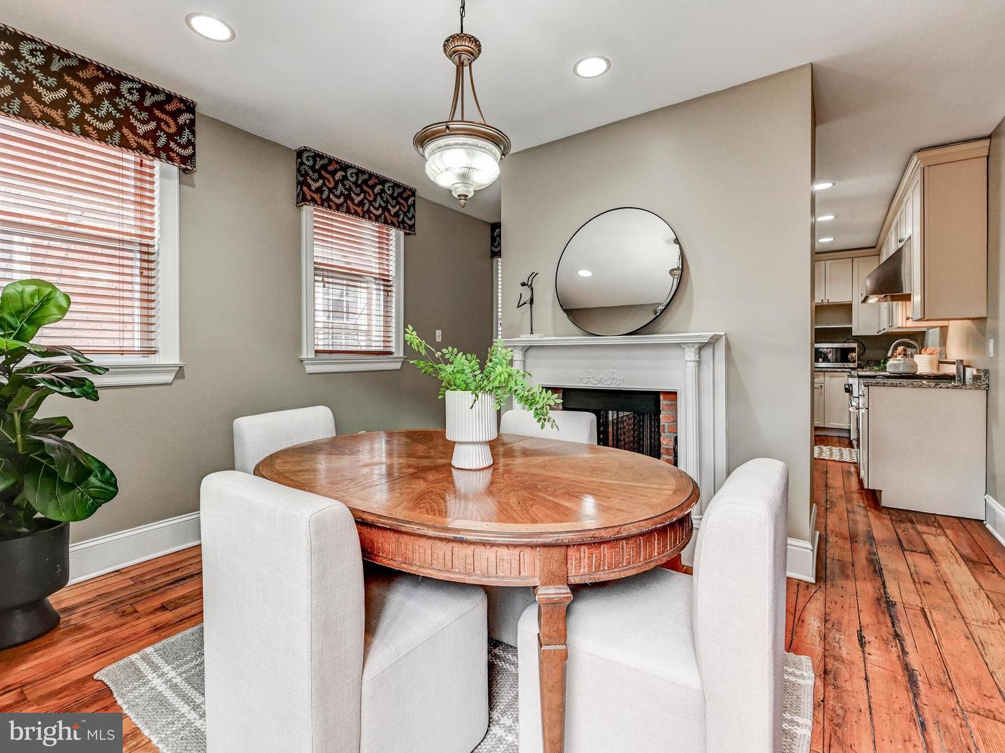 2015 E Pratt St Property Photo 17