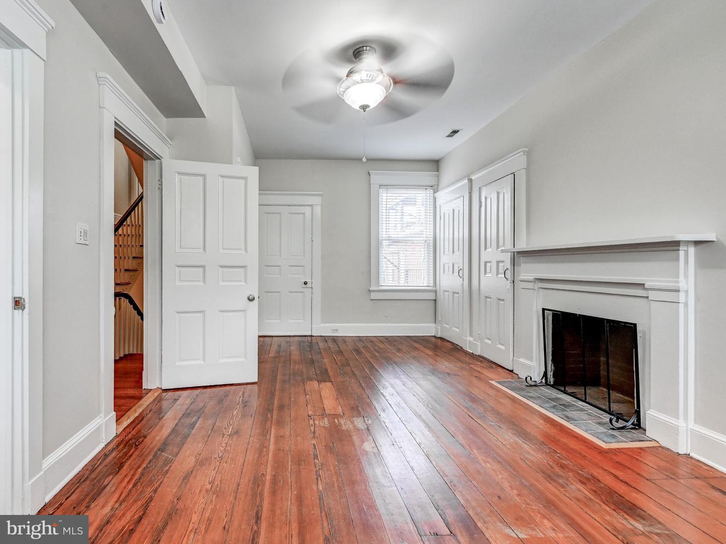 2015 E Pratt St Property Photo 23