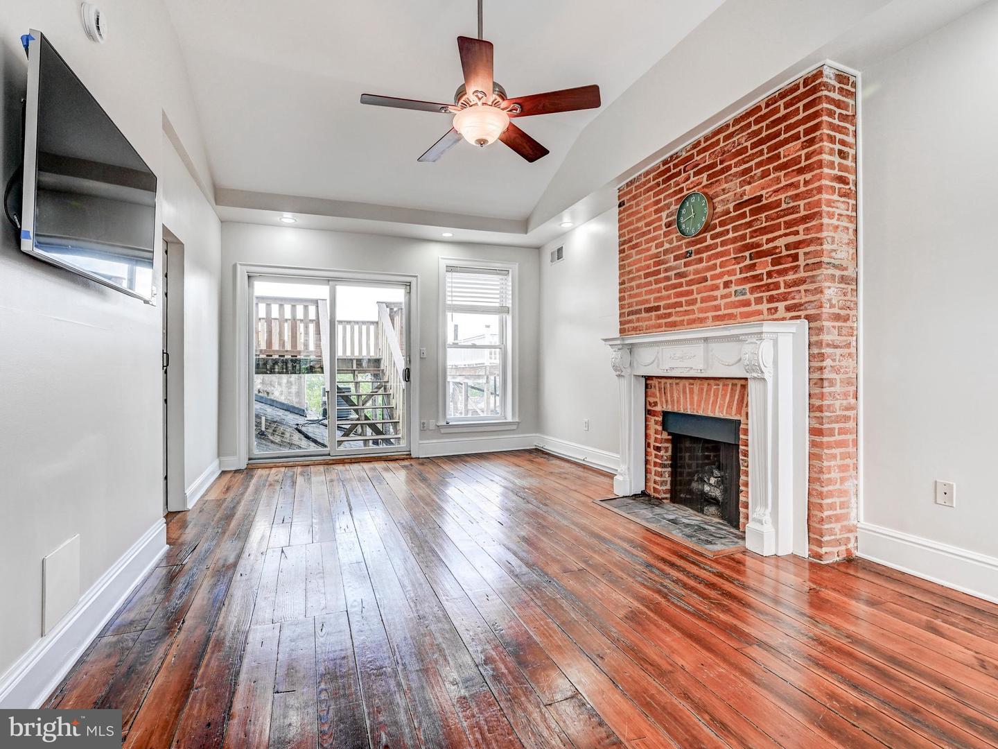 2015 E Pratt St Property Photo 26
