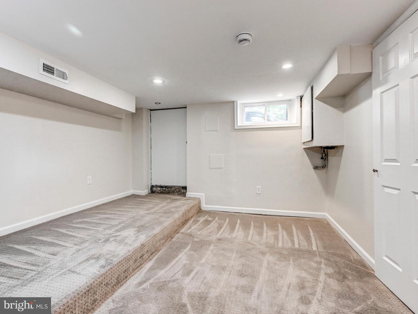 2015 E Pratt St Property Photo 29