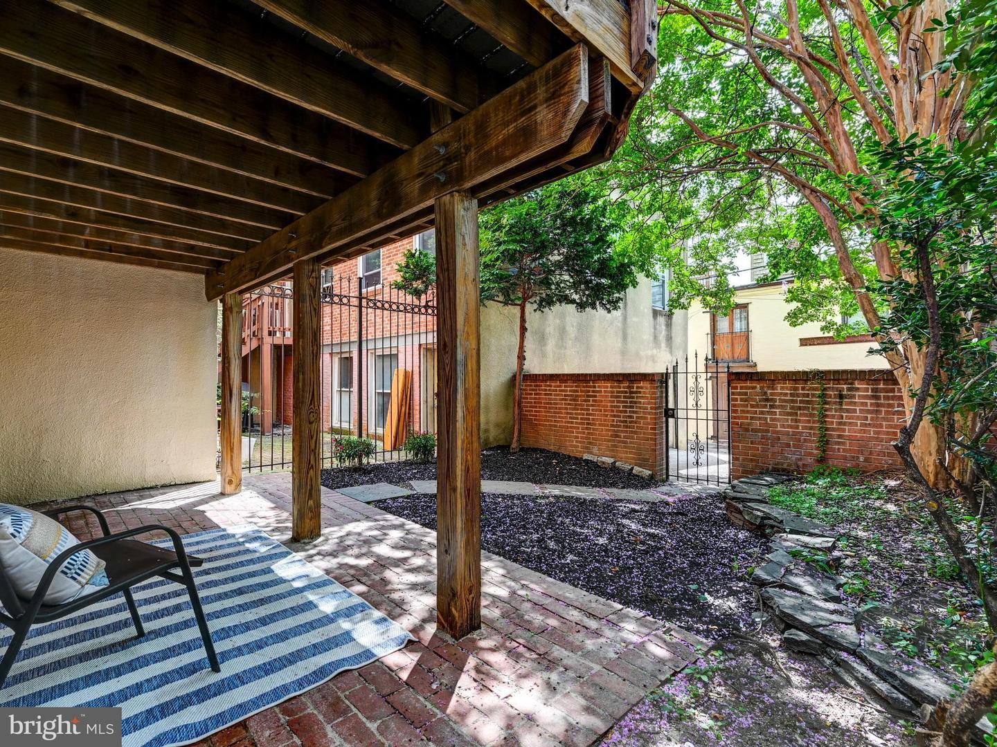 2015 E Pratt St Property Photo 39