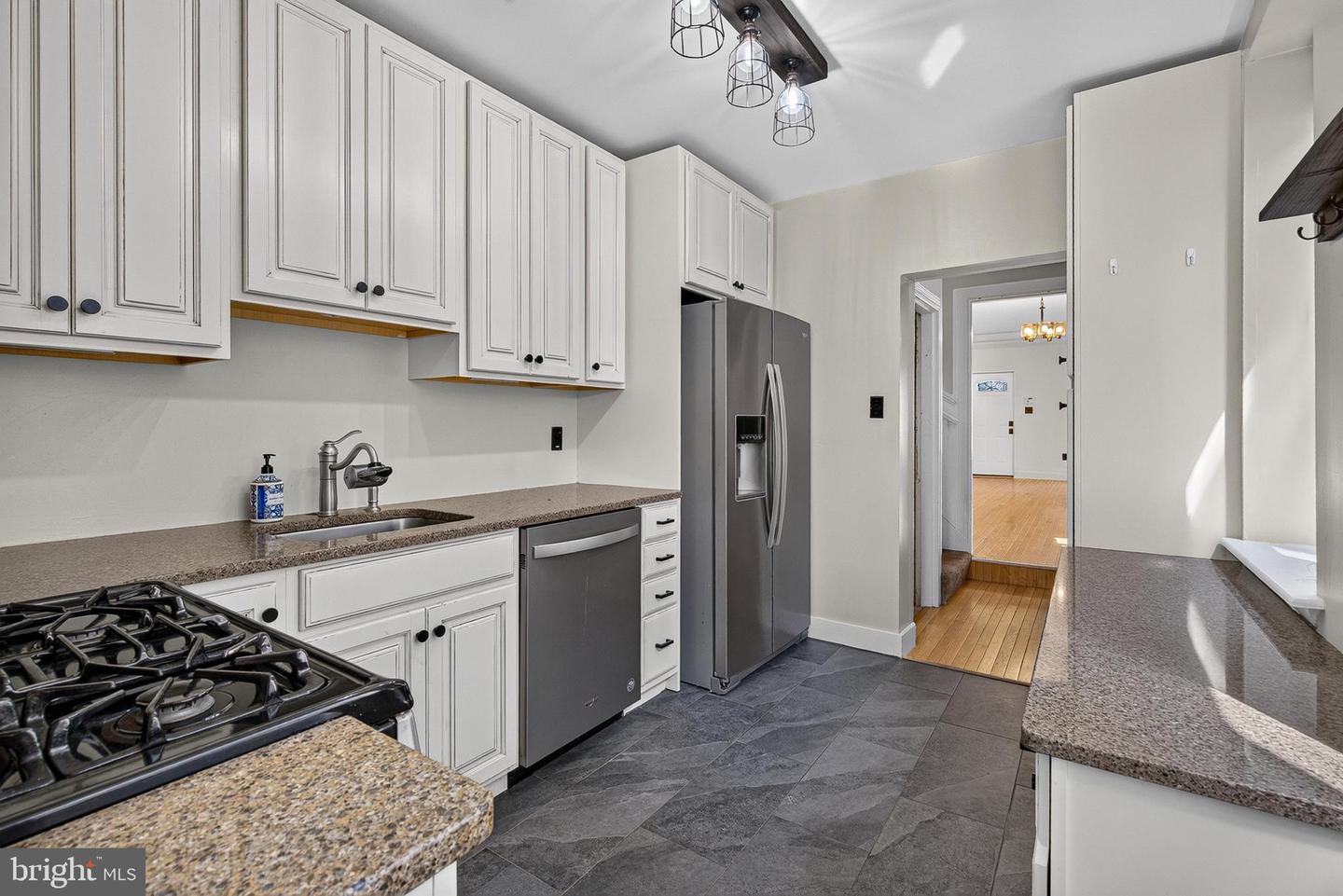 1114 S HIGHLAND AVE Property Photo 1