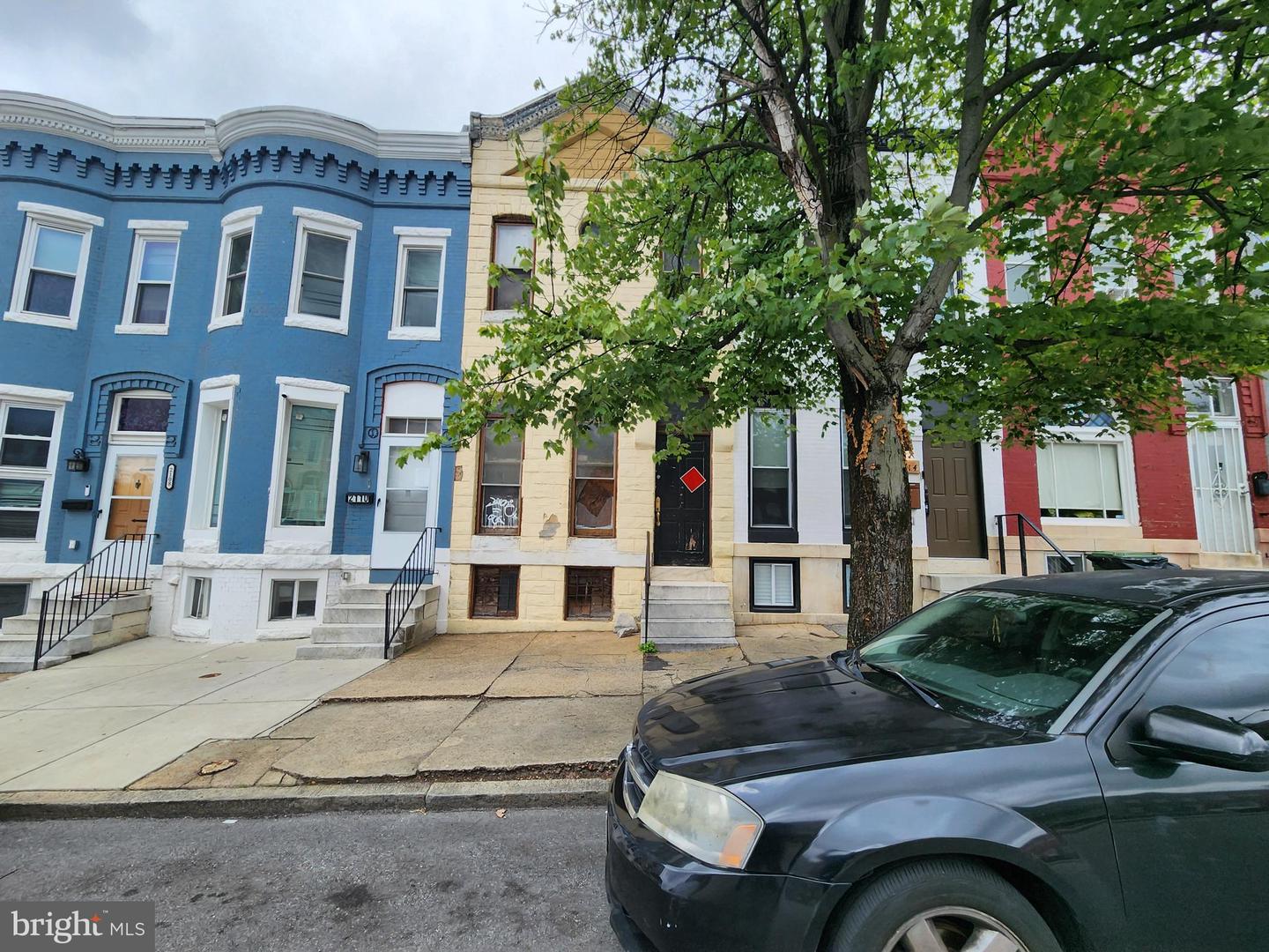 2112 N Fulton Ave Property Photo 2