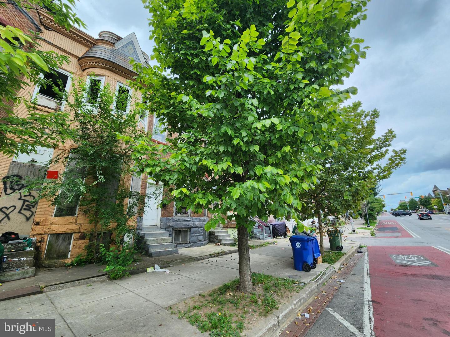 2112 N Fulton Ave Property Photo 5