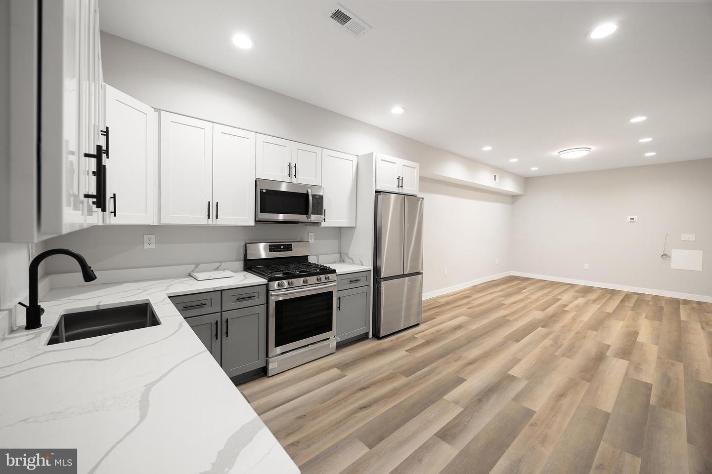 2037 Mcculloh St #2 Property Photo 6