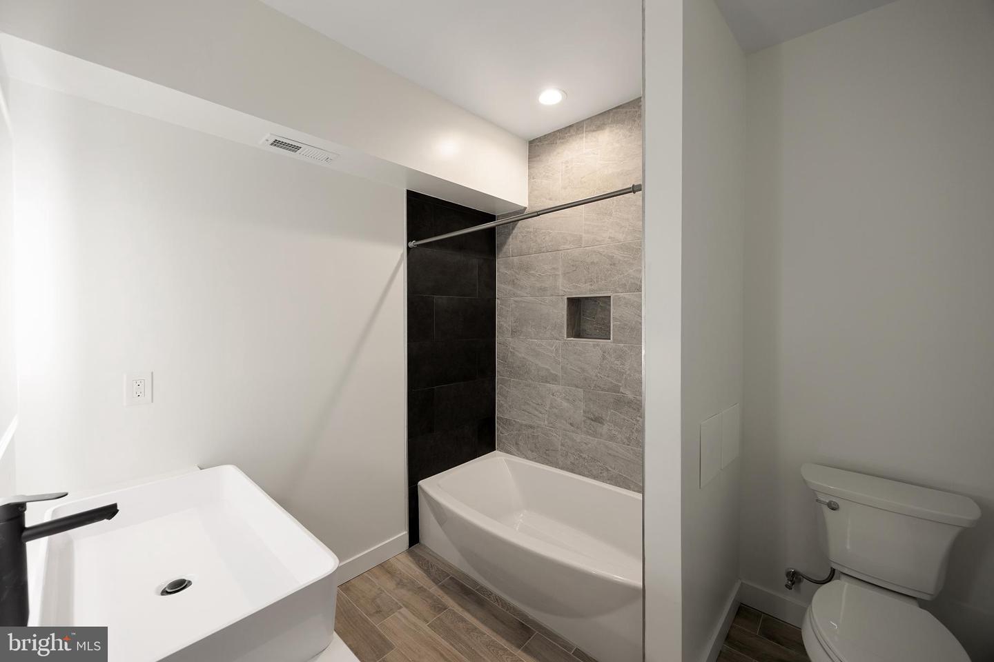 2037 Mcculloh St #2 Property Photo 15