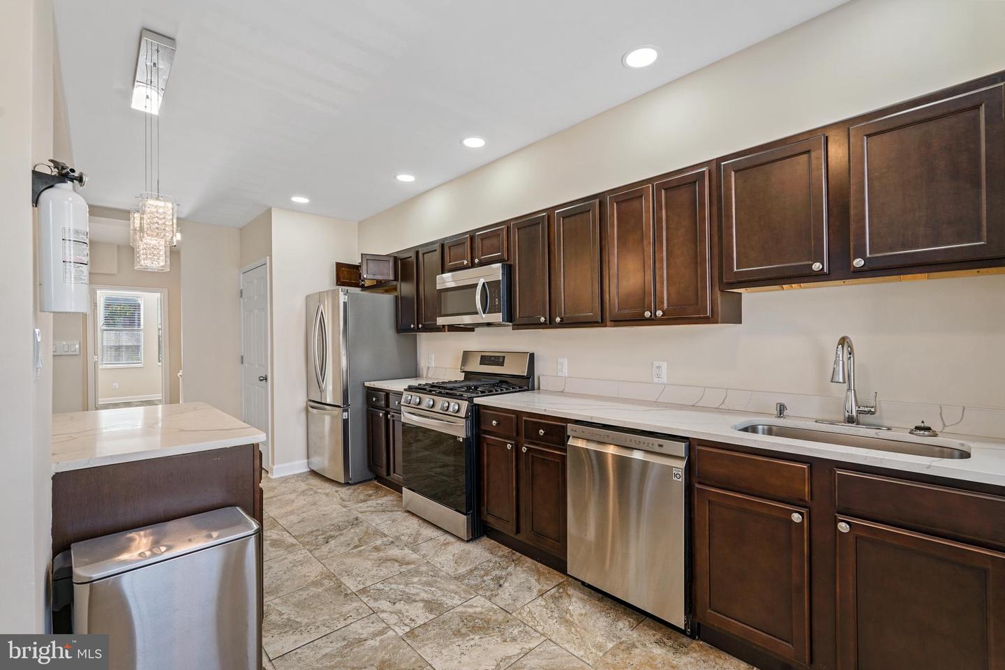 2509 Linden Ave #2 Property Photo 3