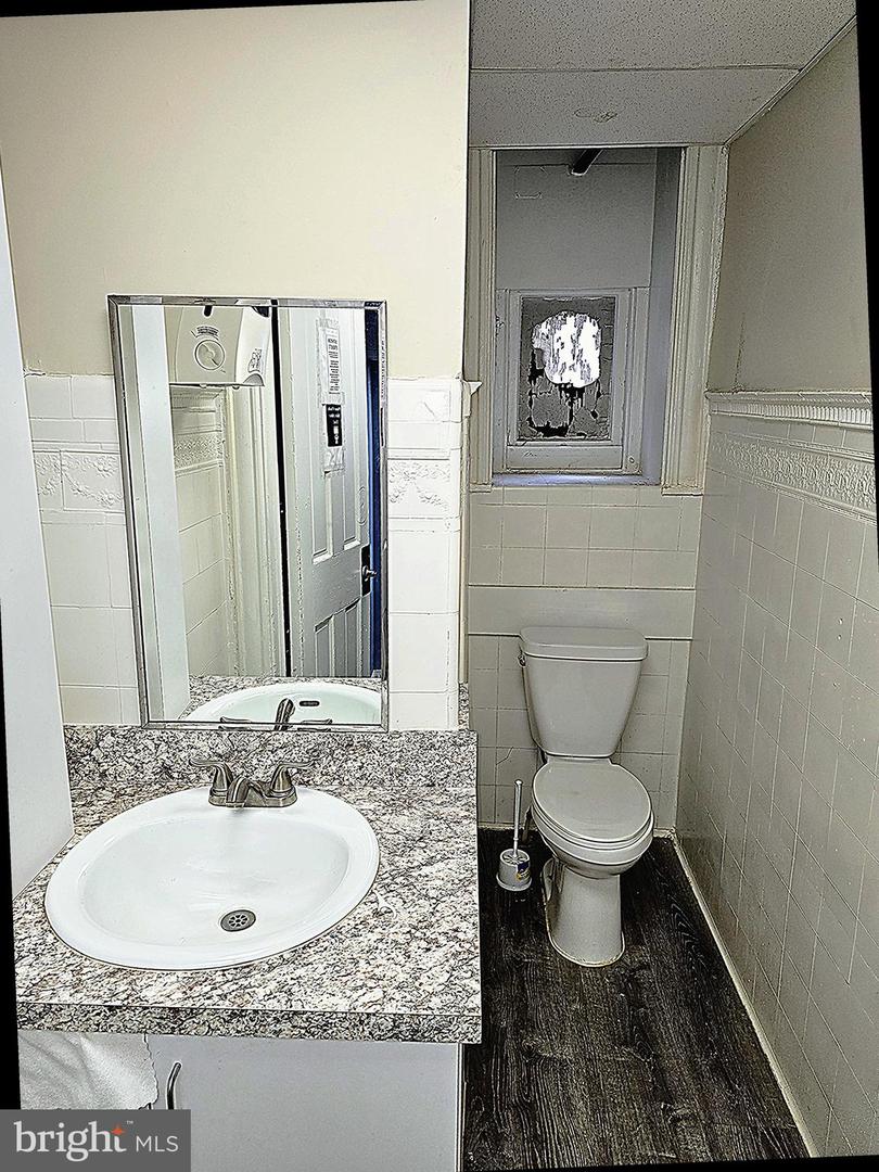 218 E Lexington St Property Photo 7