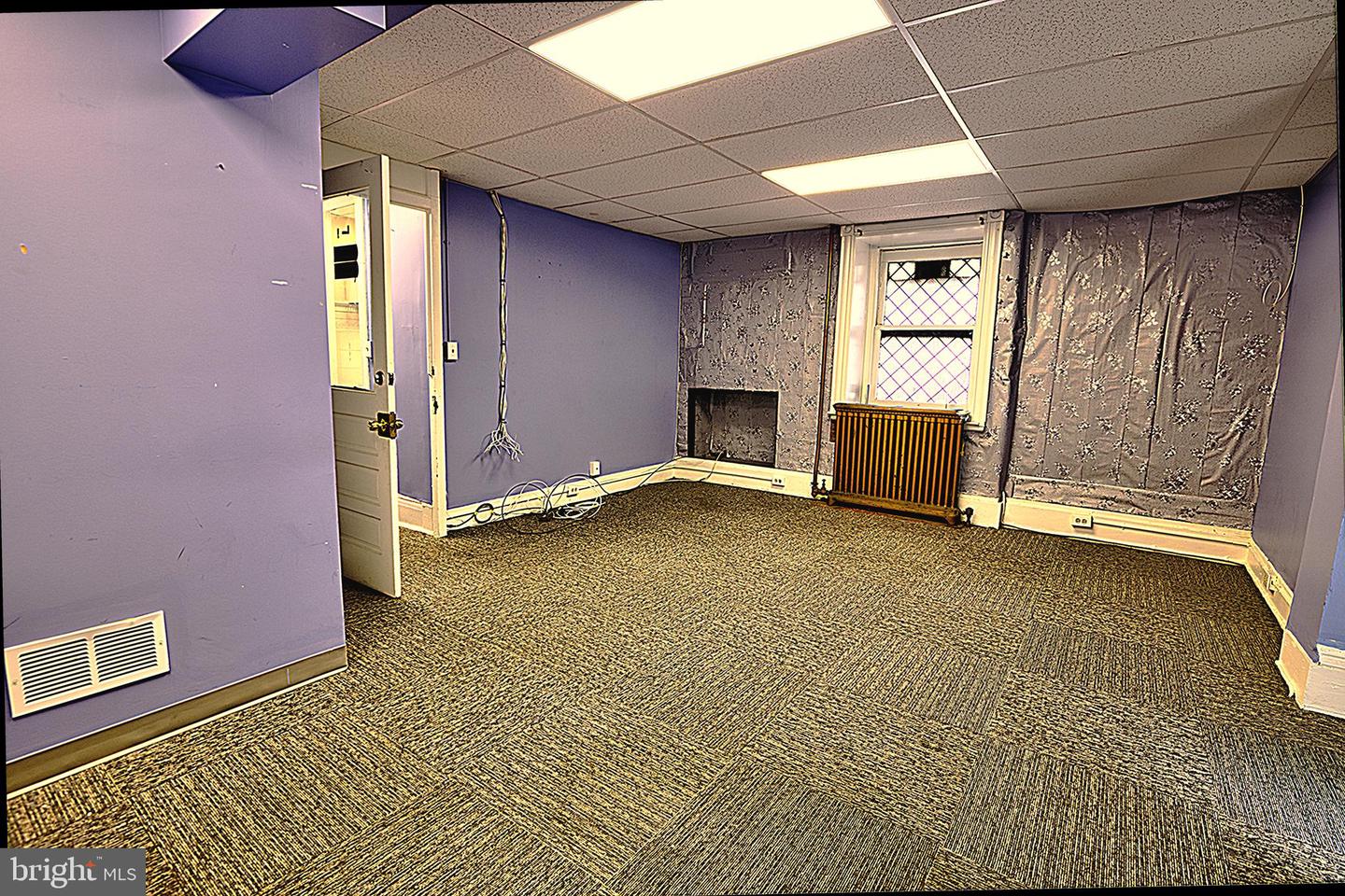 218 E Lexington St Property Photo 9