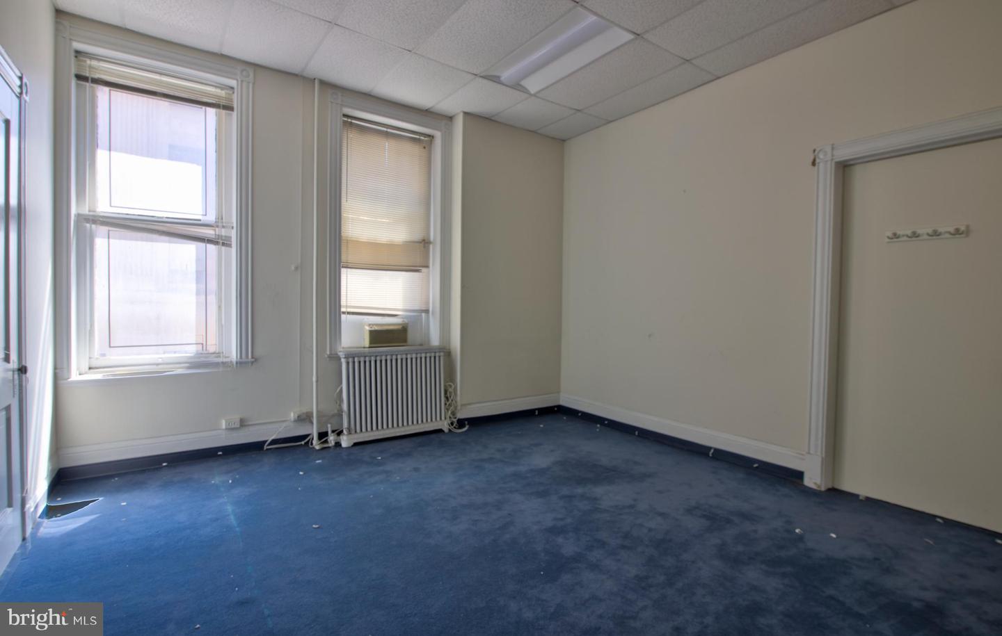 218 E Lexington St Property Photo 12