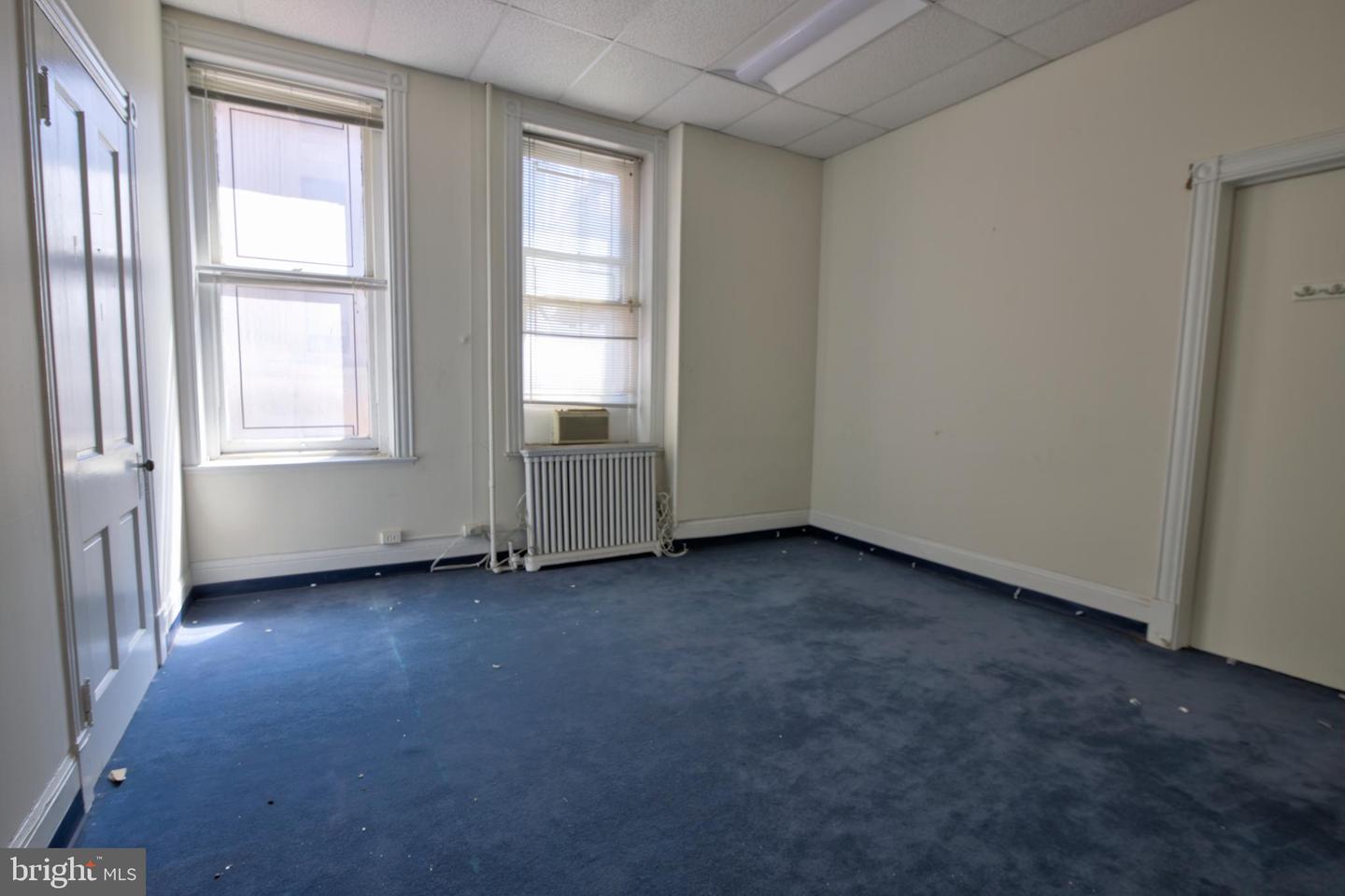 218 E Lexington St Property Photo 13