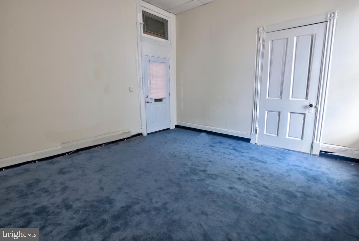 218 E Lexington St Property Photo 14