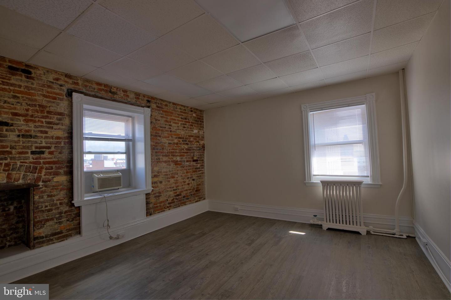 218 E Lexington St Property Photo 16