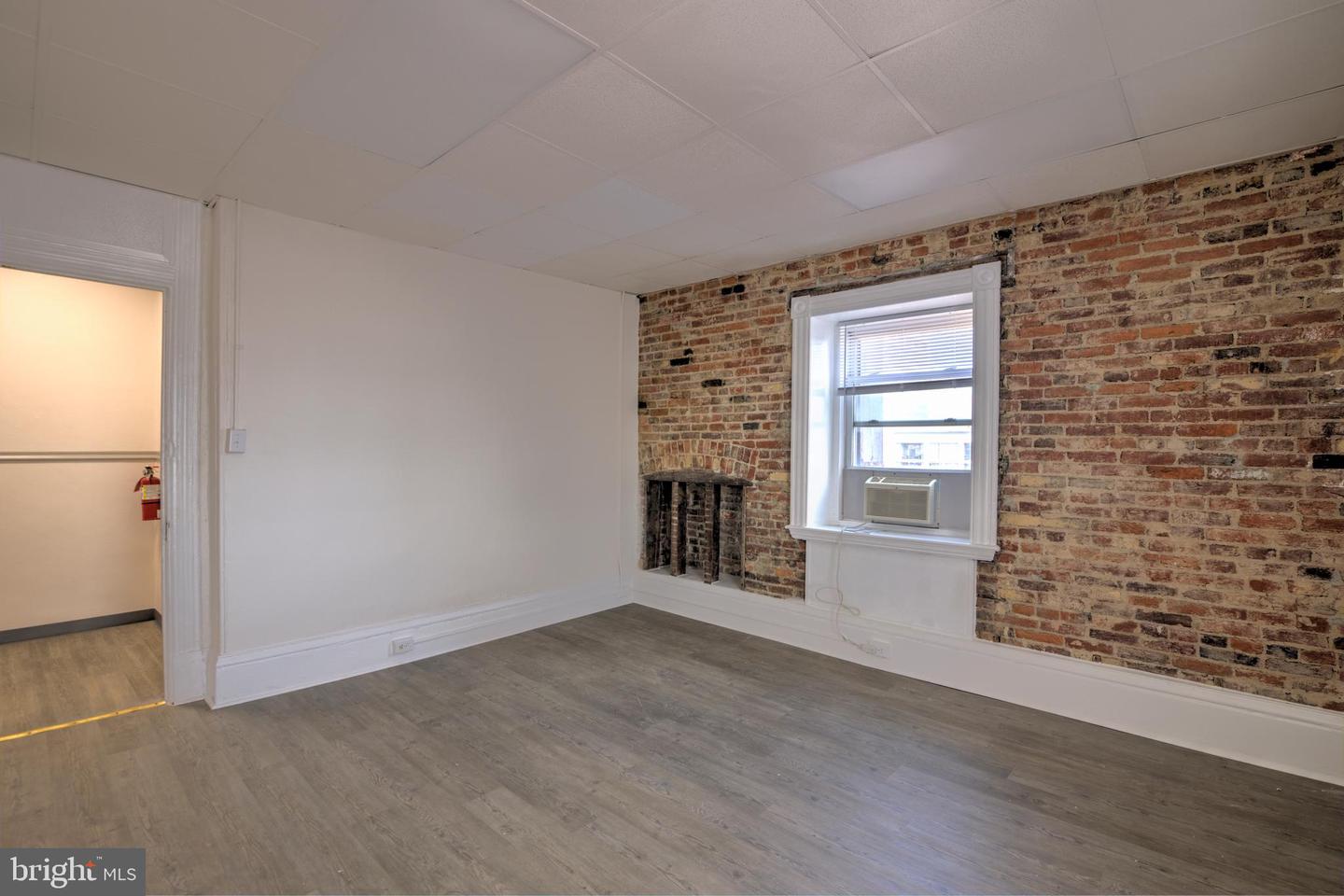 218 E Lexington St Property Photo 18