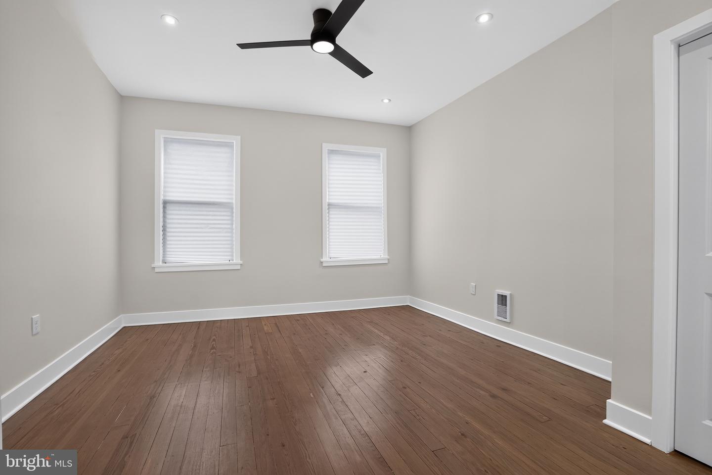 3815 Foster Ave Property Photo 28