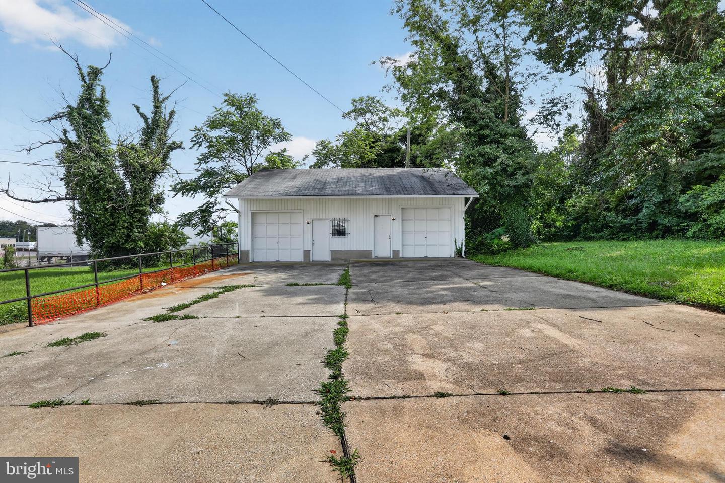 3201 Magnolia Ave Property Photo 3