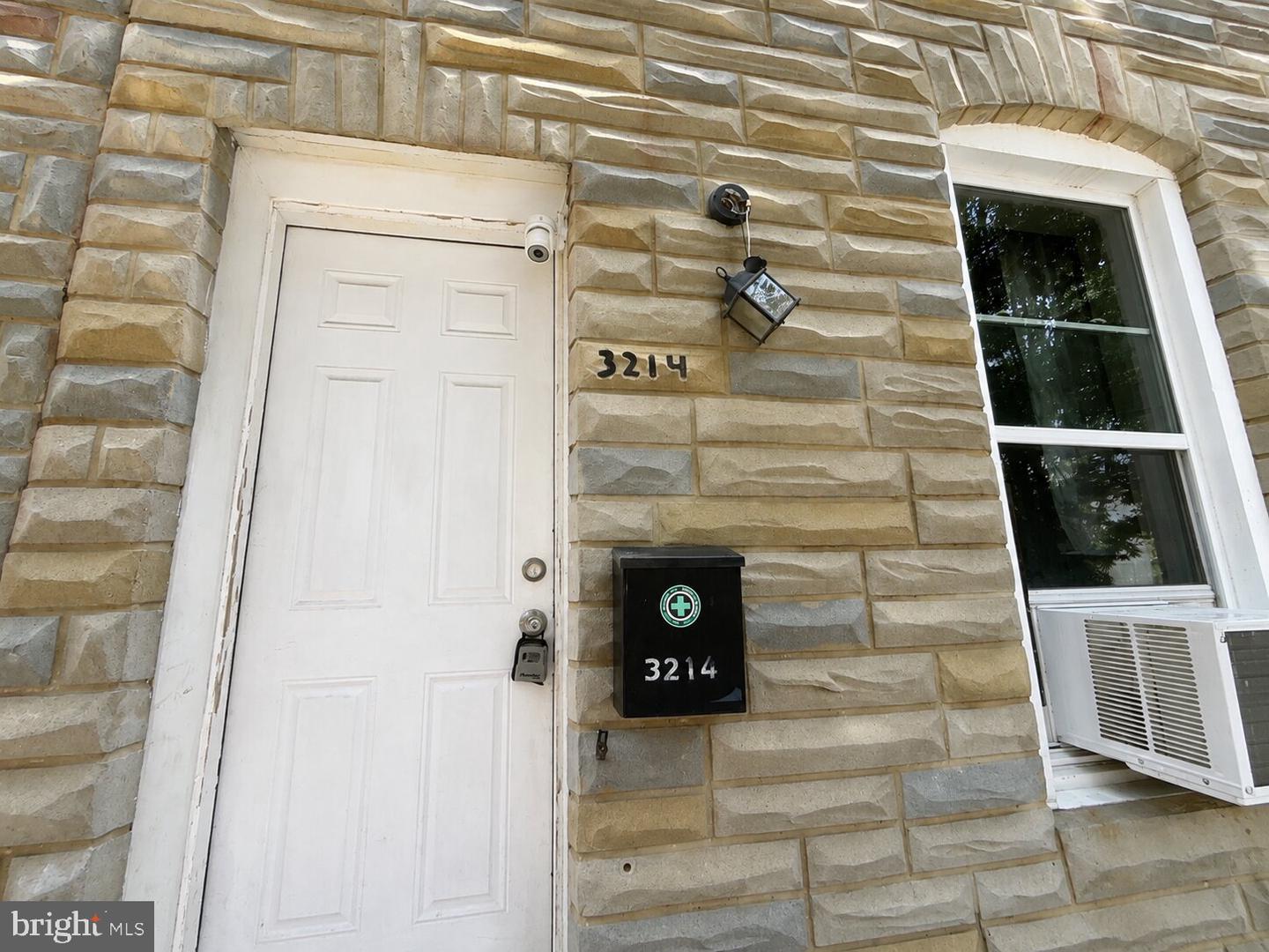 3214 E Fairmount Ave E Property Photo 2