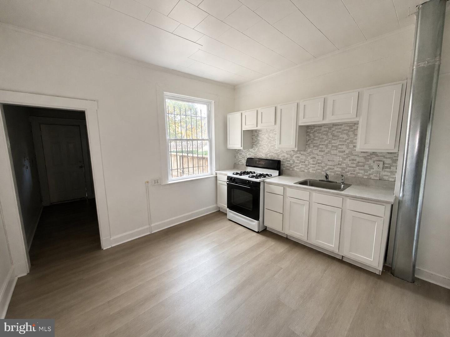 3214 E Fairmount Ave E Property Photo 3