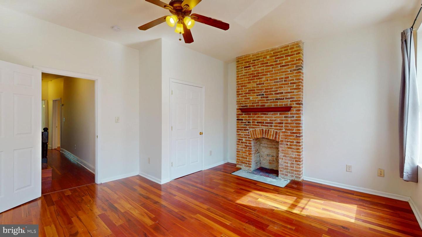 2431 Calvert St N Property Photo 9